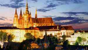 la-collina-di-hradc48dany-e-il-castello-di-praga