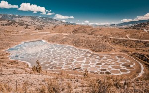 18.spottedLake-42-28568824-1680x1050