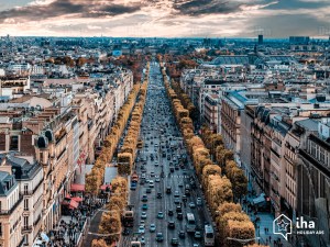 Champs-elysees-Vista-degli-champs-elysees-dalla-parte-superiore-dell-arco-di-trionfo