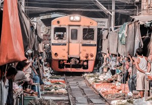 Maeklong-Railway-Market-3-1